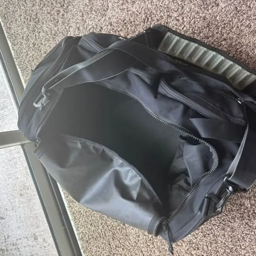 Nike utility duffel bag